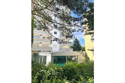 Helle sanierte 3 Zimmer Wohnung mit hochwertiger Einbauküche, Keller, Tiefgaragen Stellplatz und Schwimmbad - Stein Deutenbach