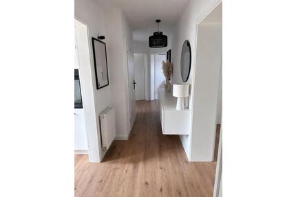 Moderne 3-Zimmer Dachgeschosswohnung + großer Balkon - Moers Rheinkamp