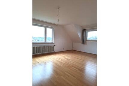 Charmante 2,5-Zimmer-Dachgeschosswohnung mit Loggia und Burgblick in ruhiger Lage von Hüttlingen