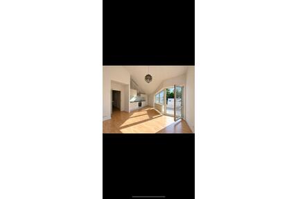 Penthousewohnung zu Miete mit Stellplatz und Einbauküche - Kelkheim (Taunus)