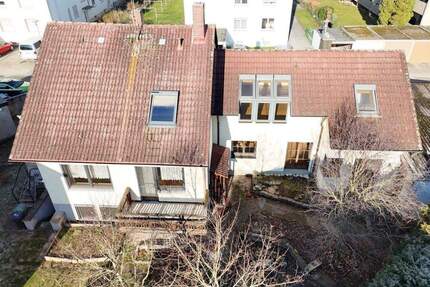 Ein tolles freistehendes Haus mit Garagen und Garten im beliebten Rügländer Viertel zu verkaufen - Ansbach