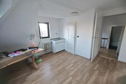 2-Zimmer Wohnung in Mehrparteienhaus mit Hof, Scheune und Sauna - Mainz Gonsenheim