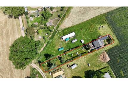 toller Garten mit massivem Gartenhaus und Terrasse - Wangenheim