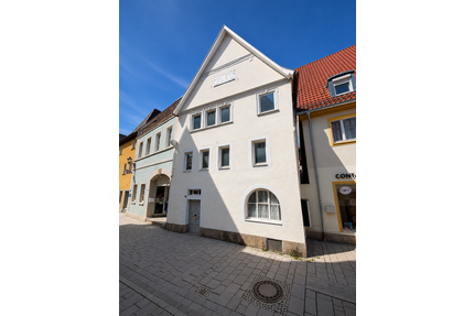 Haus zum Kaufen in Ochsenfurt 65.000,00 € 70 m²