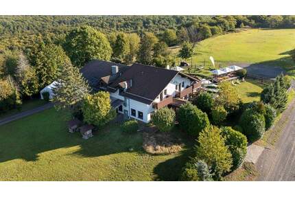 Natur pur! Charmantes, etabliertes Landhotel in atemberaubender Lage am Vogelsberg - Nidda Stornfels