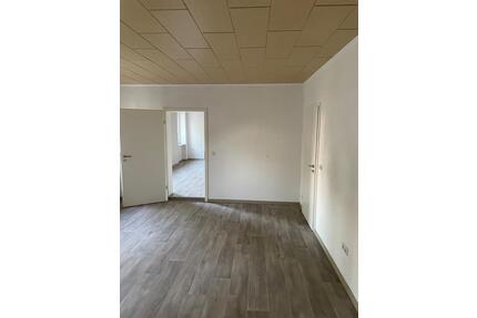 Dreiraumwohnung im Zentrum - 450,00&nbsp;EUR Kaltmiete, ca.&nbsp; 91,00&nbsp;m&sup2; in Bernburg (Saale) (PLZ: 06406)