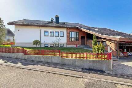 Haus zum Kaufen in Bad Herrenalb 579.000,00 € 260.02 m²