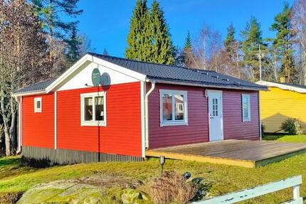 Rot-weißes Ferienhaus 