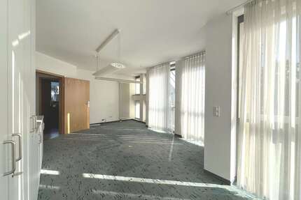 Büro in Karlstadt 850,00 € 138 m²