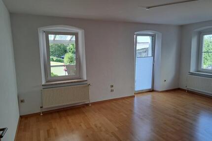 Vermiete schöne 2 Zi. Wohnung 67 m² m. Balkon in Konradsreuth