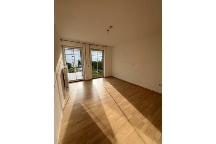 Zwei Zimmer Wohnung EG Terrasse Stellplatz - Landau an der Isar