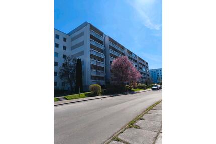 ab 1.5. schöne 3 Raumwohnung WBS70 