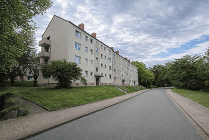 Familienfreundliche Etagenwohnung mit Balkon und Einbauküche in Zeitz Rasberg