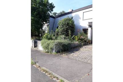 Freistehendes Einfamilienhaus m. Doppelgarage - Zirndorf Bronnamberg