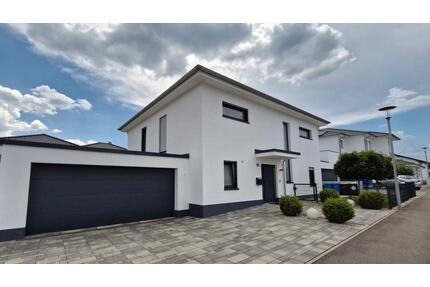 Moderne, neuwertige Stadtvilla in ruhiger Familienlage - Trossingen
