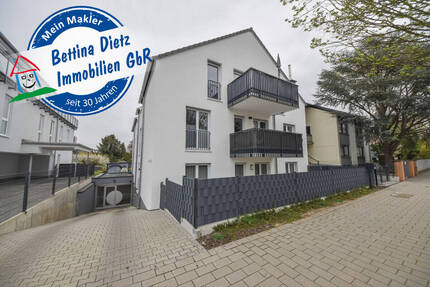 DIETZ: Moderne 3-Zimmer-Wohnung in Dieburg! mit 2 Tiefgaragenstellplätzen und sonnigem Balkon!