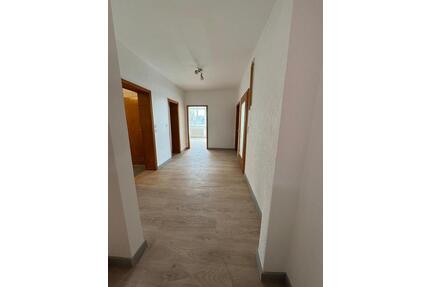 Helle 3-Zi-Wohnung 85m² mit Balkon & Garage in Waidhaus