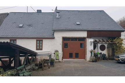 Ehemaliges Winzerhaus mit großer Scheune (Hochwasser frei) - Bausendorf