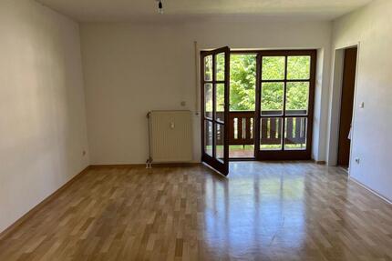 Großzügige 2-Zimmerwohnung mit Loggia und neuer Einbauküche - Bad Griesbach im Rottal