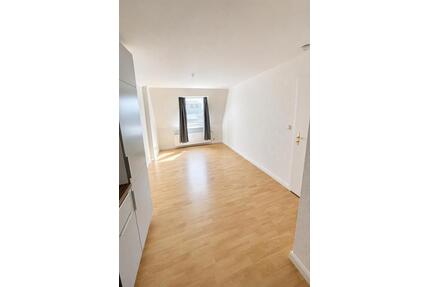 Helle ruhige zentrale Dachgeschosswohnung 40m2 mit Balkon mit Sic - Schwerin