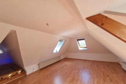 1-Zimmer-Dachgeschosswohnung - 320,00&nbsp;EUR Kaltmiete, ca.&nbsp; 47,00&nbsp;m&sup2; in Barlt (PLZ: 25719)