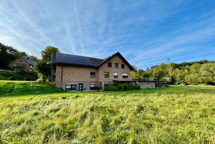 Helle und schöne 2 Zimmerwohnung 98 qm mit Balkon und neuem Bad - Borgentreich