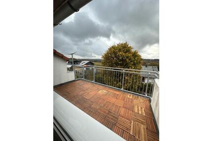 4 ZKB Dachgeschosswohnung mit Balkon - Nauroth