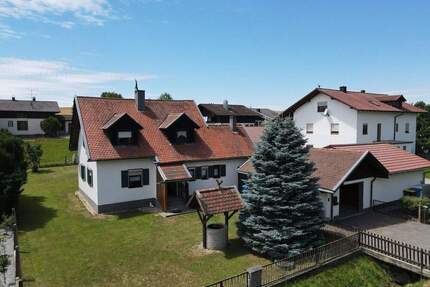 Charmantes Einfamilienhaus mit großem Garten in Mengkofen
