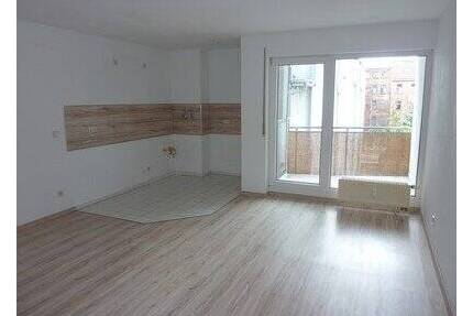 - Wohnung mit Balkon und Aufzug - - Weißenfels