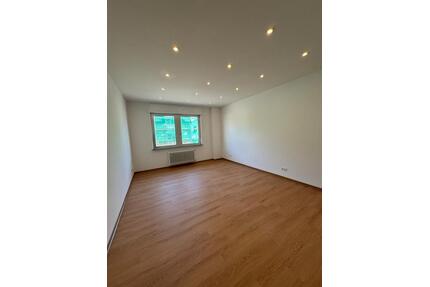 Erstbezug nach Sanierung,5 Zimmer, Küche, 2 Bäder - WG geeignet - Homburg