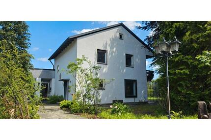 Provisionsfrei: Wohnhaus mit Betriebsgebäude & großem Grundstück - Hollfeld