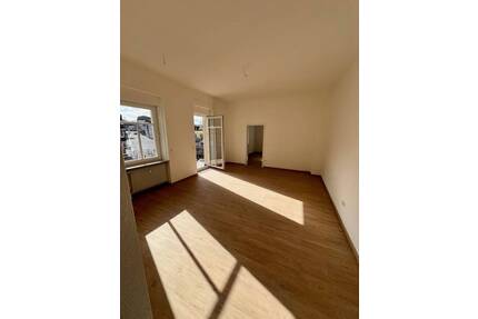 Erstbezug nach Komplettsanierung! Aparte 2 - Zimmerwohnung mit Balkon in zentraler Lage - Bad Kissingen