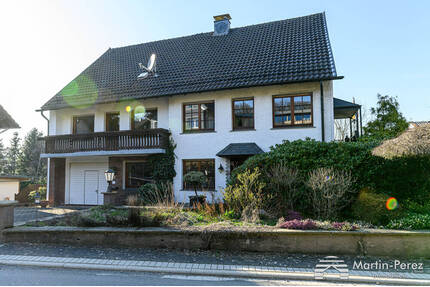 Schöne Drei-Zimmer-Wohnung mit Erweiterungsmöglichkeit - zwei Balkone - Garage - - Breckerfeld