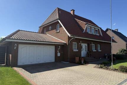 Dörverden-Hülsen: Solides Einfamilienhaus mit Vollkeller, Doppelgarage Außenpool und vielem mehr... - Dörverden / Hülsen