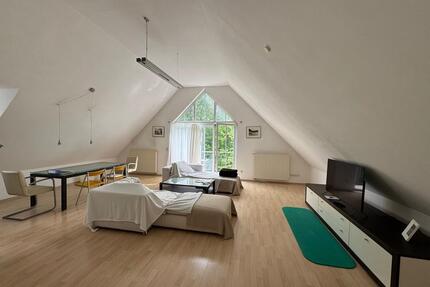 Helle drei Zimmer Dachgeschosswohnung mit Balkon in Ramsdorf - München Ramersdorf-Perlach