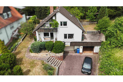 Einfamilienhaus mit Einliegerwohnung und zwei Garagen auf großzügigem Grundstück in Goldbach