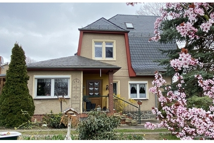 Charmante Doppelhaushälfte für idyllisches Familienwohnen mit großem Grundstück in bester Lage - Weinböhla