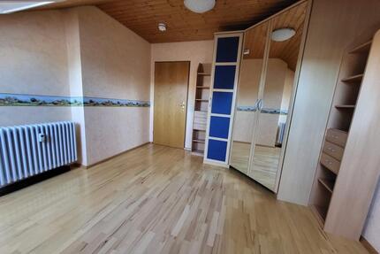 2-Zi. Wohnung in Lenzkirch Zentrum mit Carport teilmöbiliert