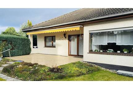 Attraktiver Walmdach-Bungalow mit Doppelgarage in ruhiger sonniger Lage - Ahnatal Weimar