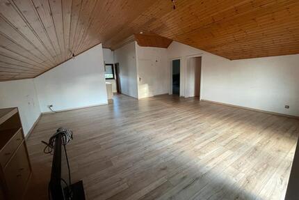 Schöne und ruhige 3 Zimmer DG Wohnung in Neckarburken - Elztal