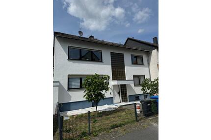 Charmante, helle Dachgeschosswohnung mit Balkon in Griesheim