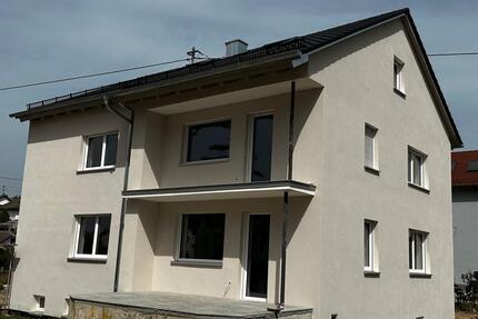 helle, frisch sanierte Wohnung im 1. Stock mit Balkon - Wemding