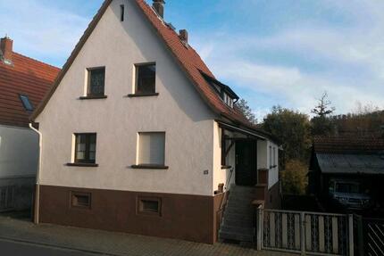 Schöne Immobilie - Haus, mit großem Balkon und großem Garten - Fischbachtal