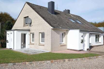 Haus zum Kaufen in Eckernförde 270.000,00 € 190 m²