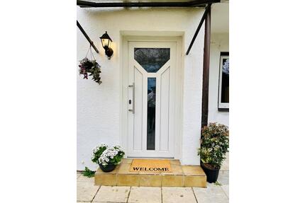 Teilmöbliertes Haus mit 55qm Garten in Schwabing - München Schwabing-Freimann