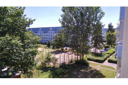 4 RAUM WOHNUNG MIT BALKON IN NEUBRANDENBURG ZU VERMIETEN