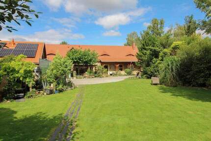 Wohnträume leben: Gehobenes Einfamilienhaus mit Garten, Spa-Bereich und Garage in Sömmerda-Frohndorf