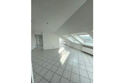 2,5-ZKB Dachgeschosswohnung im Nauwieser Viertel – Rotenbergstraße, Saarbrücken