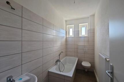 DREI ZIMMER in BELIEBTER LAGE - 431,00&nbsp;EUR Kaltmiete, ca.&nbsp; 63,37&nbsp;m&sup2; in Halle (Saale) (PLZ: 06116) Büschdorf