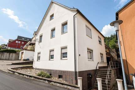 Sanierungsbedürftiges Schmuckstück mit Geschichte und Gestaltungsspielraum - Rödental Mönchröden